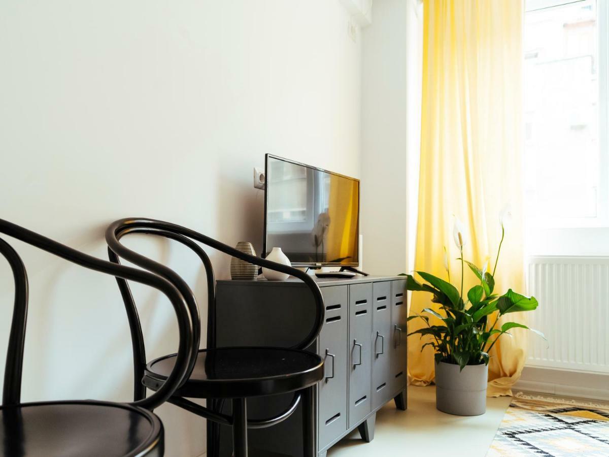 Location - Queen Elizabeth Flat Apartment *