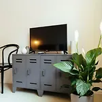 Top Location - Queen Elizabeth Studio Flat