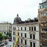 Top Location - Queen Elizabeth Studio Flat
